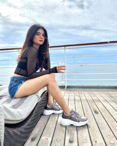 Bhavika Sharma Instagram - #mood 🖤