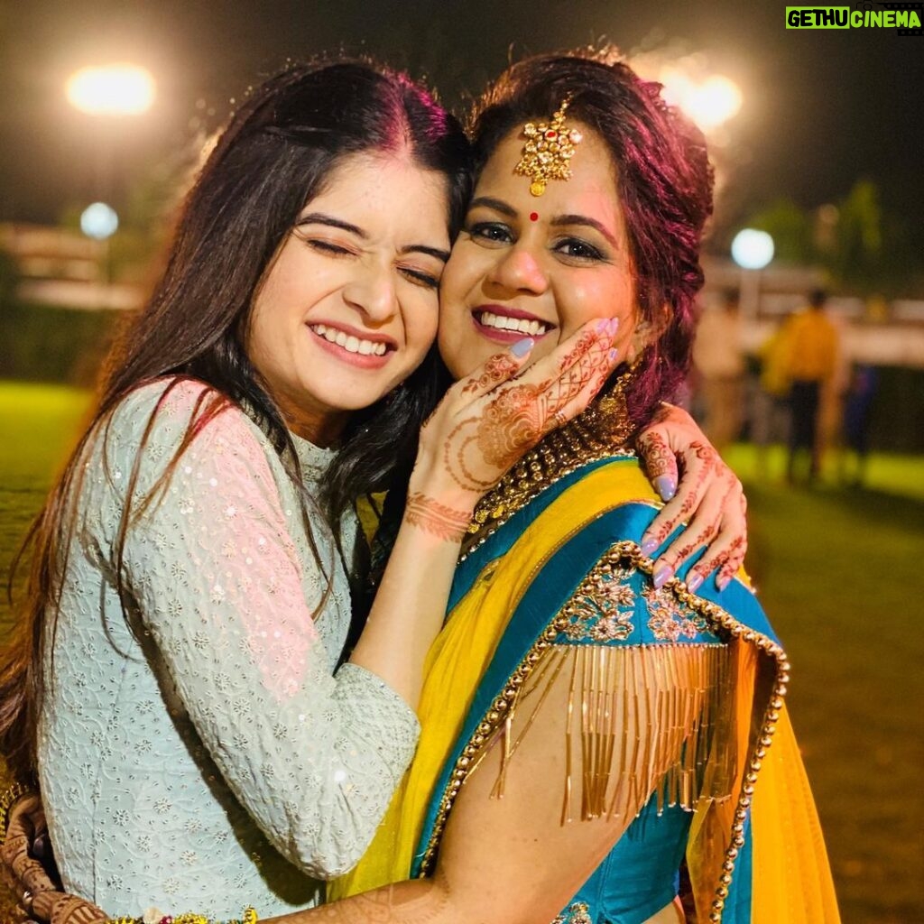 Bhavika Sharma Instagram - Uff🌸How fabulous the sharma sisters are❤️🤓 #wedding #sistersquad #jaipur #fun #missyou🥺