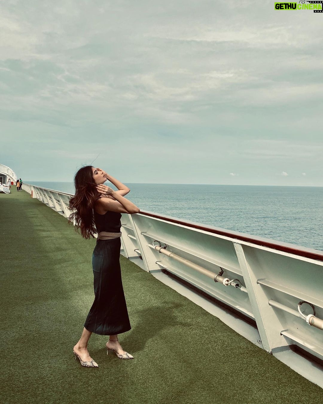 Bhavika Sharma Instagram - Messy hair, i do care. #messyhair#ocean#sunlight#fridaymood