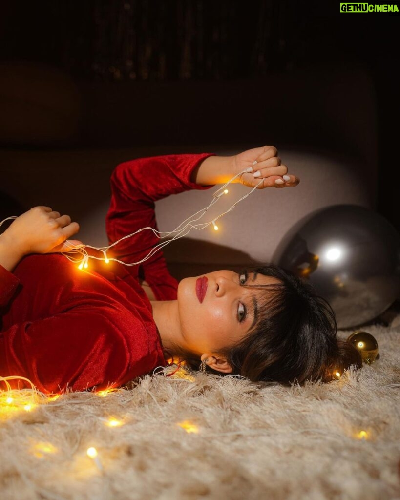 Bhavika Sharma Instagram - MERRY CHRISTMAS 🎄❤ MUA:- @makeupby_yoshi 📸:- @dappercinematics #christmas