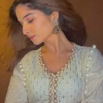 Bhavika Sharma Instagram - Happy navratri❤️ #navratri #reels . . . Unseen footage ab kaam aarahe hai😬 Good I forgot to upload 😂 Hahaha….