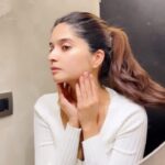 Bhavika Sharma Instagram - #Collab Serums are a great addition to your skincare routine but you know what the greatest addition is? This @garnierindia ’s Bright Complete Vitamin C serum🍋 It is enriched with 30X* vitamin C that helps reduce dullness, dark spots and gives you spot-less* bright skin in just 3 days*! The best part is that it’s also available in a 50ml bottle so you get more serum for lesser price💸🌼 #Garnier #GarnierIndia #BrightComplete #VitaminC #Serum #Skincare #Brightness #Dullness #DarkSpots #greenscience