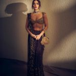 Bhumi Pednekar Instagram - नारी इन ए सुंदर सारी ✨ . . . Outfit - @manishmalhotraworld Jewellery - @gehnajewellers1 Bag - eena.official Styled by - @mohitrai with @shubhi.Kumar Assisted by @upasnasingh_official Hair by @hairstories_byseema Clicked by @lisadsouza