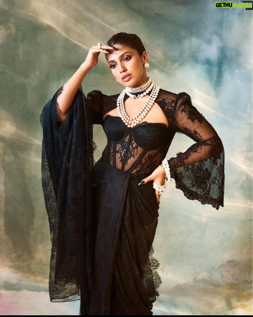 Bhumi Pednekar Instagram - Make it retro 🖤 Outfit - @shehlaakhan Jewellery- @diamantinafinejewels Styled by - @mohitrai with @shubhi.Kumar Photographed by - @tejasnerurkarr