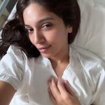 Bhumi Pednekar Instagram – Ek Dengue ke machar ne, mujhe 8 din ka massive torture de diya. But today I woke up feeling like a WOW, so I had to click a selfie.

Guys be careful, cause the last few days were extremely tough for my family and I. Mosquito repellent’s are a must right now. Keep your immunity up. High pollution levels have most of our immunities compromised. Quite a few people I know have gotten dengue recently. Yet again ek invisible virus ne halat kharab kar di :)
Thank you my doctors for taking such good care of me @hindujahospital @bajankhusrav #DrAgarwal 
Big shout out to the nursing, kitchen and cleaning staff that were so kind and helpful.
Most of all Maa, samu and my Tanu ❤️ @sumitrapednekar @samikshapednekar @tanumourya745