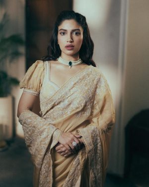 Bhumi Pednekar Instagram - Call me, Bhumi Rani ✨
.
.
.
Wearing @toraniofficial 
Styled by @tanghavri 
Hair @hairstories_byseema 
Makeup ✋🏻
Clicked by @lisadsouza
Glasses and bag @prerto