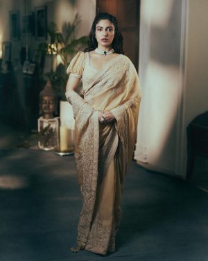 Bhumi Pednekar Instagram - Call me, Bhumi Rani ✨
.
.
.
Wearing @toraniofficial 
Styled by @tanghavri 
Hair @hairstories_byseema 
Makeup ✋🏻
Clicked by @lisadsouza
Glasses and bag @prerto