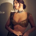 Bhumi Pednekar Instagram - नारी इन ए सुंदर सारी ✨ . . . Outfit - @manishmalhotraworld Jewellery - @gehnajewellers1 Bag - eena.official Styled by - @mohitrai with @shubhi.Kumar Assisted by @upasnasingh_official Hair by @hairstories_byseema Clicked by @lisadsouza