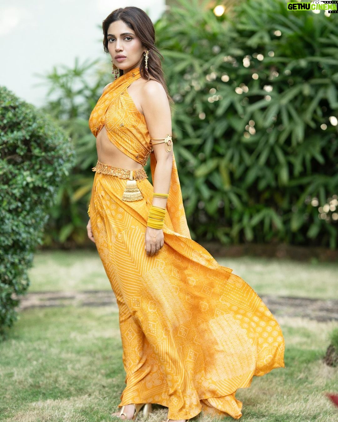Bhumi Pednekar Instagram - ओए होए 💛 #ShaadiSeason Custom Outfit by @punitbalanaofficial Jewels- @shriparaminijewels Arm band - @tribebyamrapali Footwear - @aprajitatoorofficial Styled by- @manishamelwani Team- @gypsy.girl.world @kasliwalriddhi