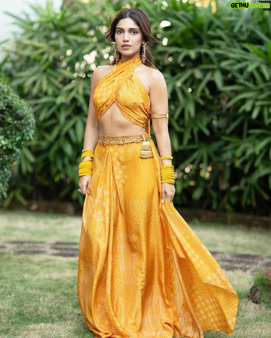 Bhumi Pednekar Instagram - ओए होए 💛 #ShaadiSeason Custom Outfit by @punitbalanaofficial Jewels- @shriparaminijewels Arm band - @tribebyamrapali Footwear - @aprajitatoorofficial Styled by- @manishamelwani Team- @gypsy.girl.world @kasliwalriddhi