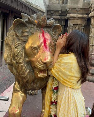 Bhumi Pednekar Instagram - Jai Maa ✨🙏❤️ 
#maakamakhya
