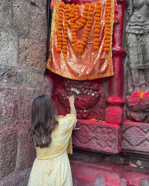 Bhumi Pednekar Instagram - Jai Maa ✨🙏❤️ 
#maakamakhya