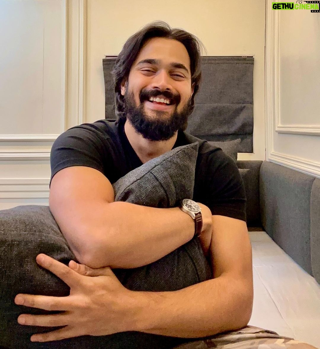 Bhuvan Bam Instagram - Aapki muskaan kisi aur ki khushi hai. Keep smiling☺️