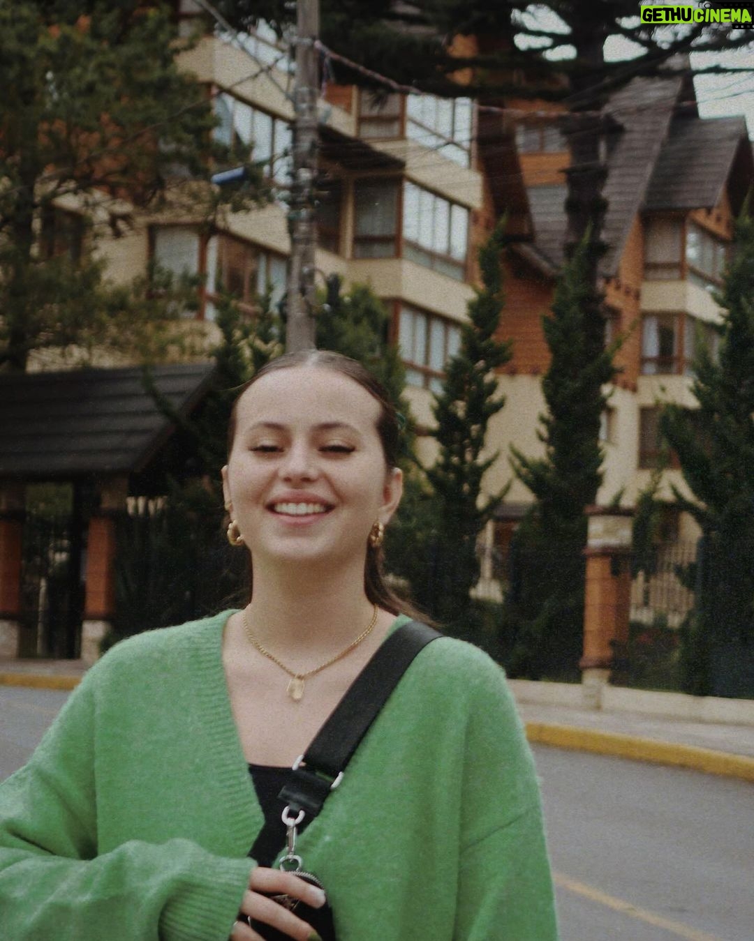 Bia Jordão Instagram - shades of green 🧃 Gramado