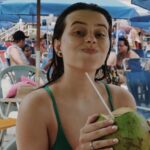 Bia Jordão Instagram - sinto na minha pele aquele sal, saudade de viver isso pra sempre.