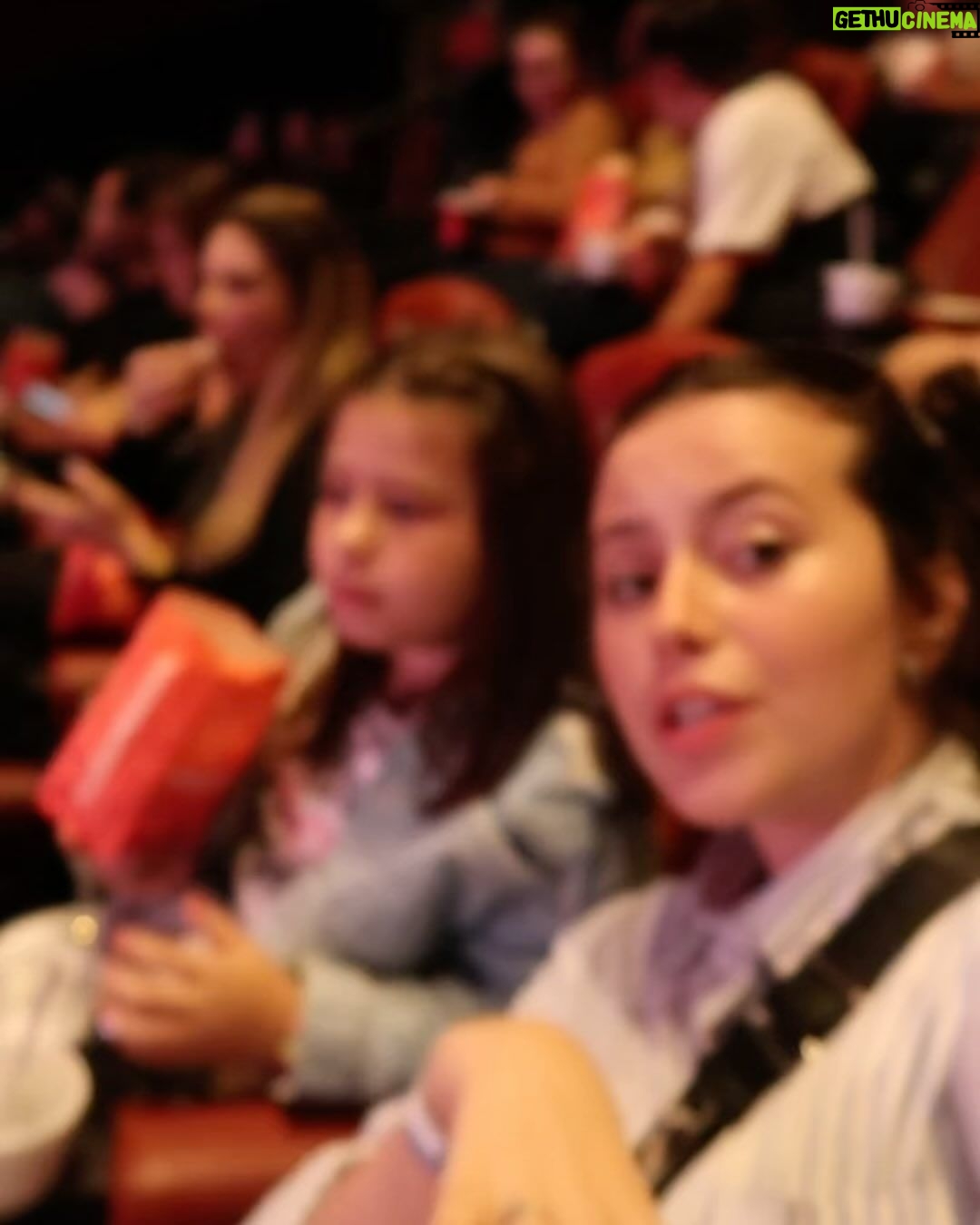 Bia Jordão Instagram - passando pra declarar (publicamente) meu orgulho pela minha irmã. ontem fui ao cinema prestigiar o novo filme que ela participou e, a cada momento que eu a via em cena, meu coração transbordava de tanta alegria. que delicia poder te ver voando alto, irmã. seu talento é apenas um detalhe comparado com sua preciosidade. voa mais alto porque to aqui esperando pra te aplaudir de pé. te amo, preciosa.