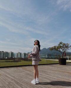 Bia Jordão Instagram - bienal, to pronta! 🤍 #Bienal40Anos Rio de Janeiro, Rio de Janeiro