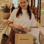 Bia Jordão Instagram - o natal ta chegando e no @analiafranco a gente encontra os presentes perfeitos pra quem a gente ama :) 🎄 além disso, eles tão com uma promoção que com certeza vai transformar o nosso natal! com R$ 600 em compras você ganha um panettone churros com doce de leite Havanna e concorre a um BYD TAN e a mais dois BYD SONG PLUS! 🗣️ e ai, tá esperando o que pra ir correndo pra lá? #eunoanalia 🫰🏼
