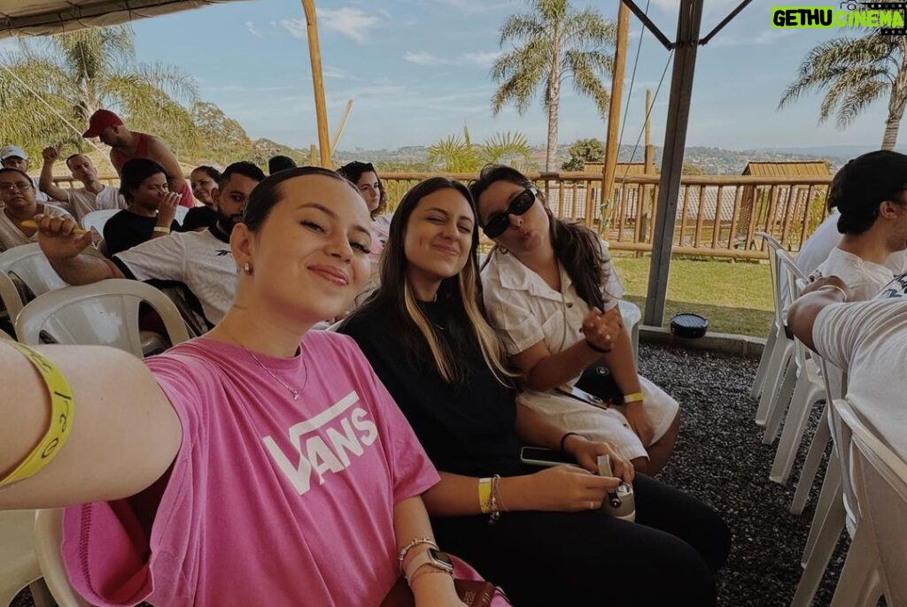 Bia Jordão Instagram - o primeiro acampa da igreja a gente nunca esquece! 🫂 você já foi em um acampa?