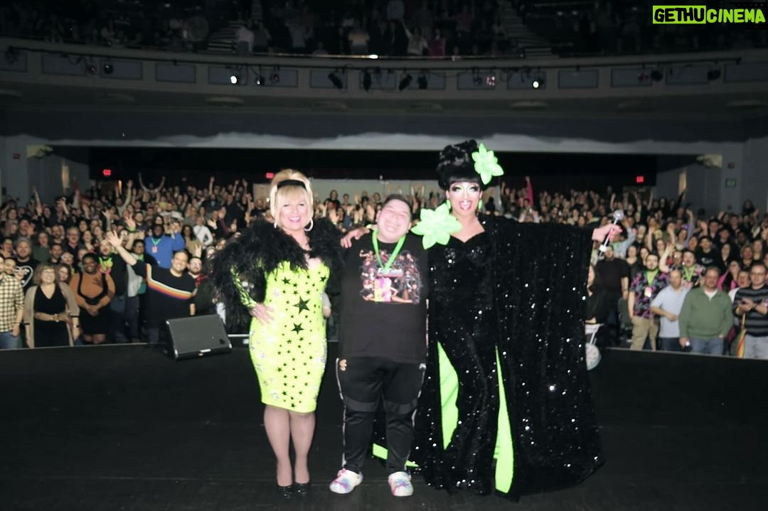 Bianca Del Rio Instagram - THANK YOU ๐ฉท๐๐งก POUGHKEEPSIE and HARTFORD!!!! Next stop is NYC ๐ DEAD INSIDE WORLD TOUR ๐ฉท๐งก๐