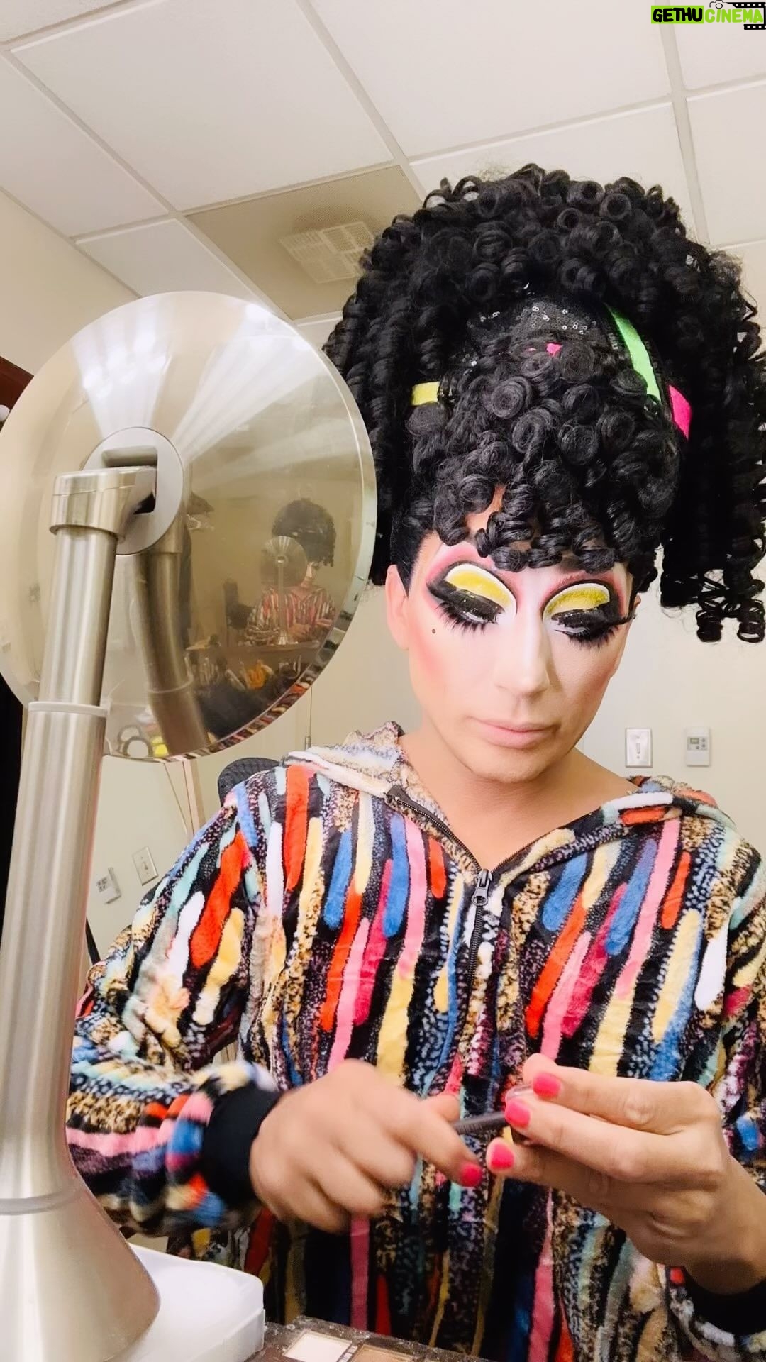 Bianca Del Rio Instagram - RALEIGH…….. TONIGHT! 🩷💚🧡 DEAD INSIDE 🩷🧡💚 Meymandi Concert Hall @ Raleigh Memorial Auditorium