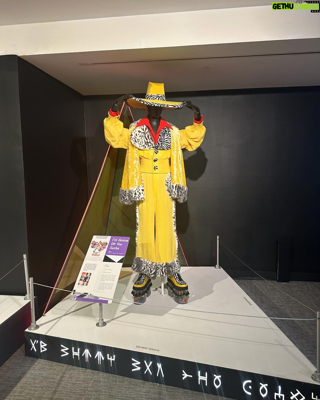 Bianca Del Rio Instagram - One of the many perks of touring is visiting many MUSEUMS! The Charles H. Wright Museum of African American History is not to be missed. ❤️ A special shout out to the BRILLIANT @therealruthecarter and her beautiful exhibition ❤️