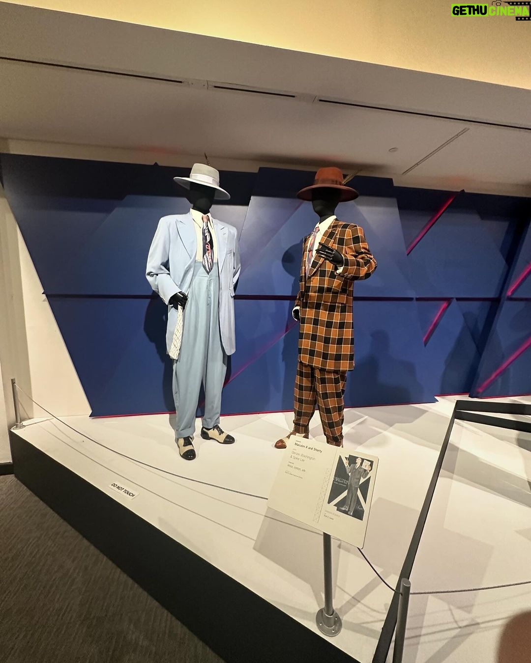 Bianca Del Rio Instagram - One of the many perks of touring is visiting many MUSEUMS! The Charles H. Wright Museum of African American History is not to be missed. ❤️ A special shout out to the BRILLIANT @therealruthecarter and her beautiful exhibition ❤️