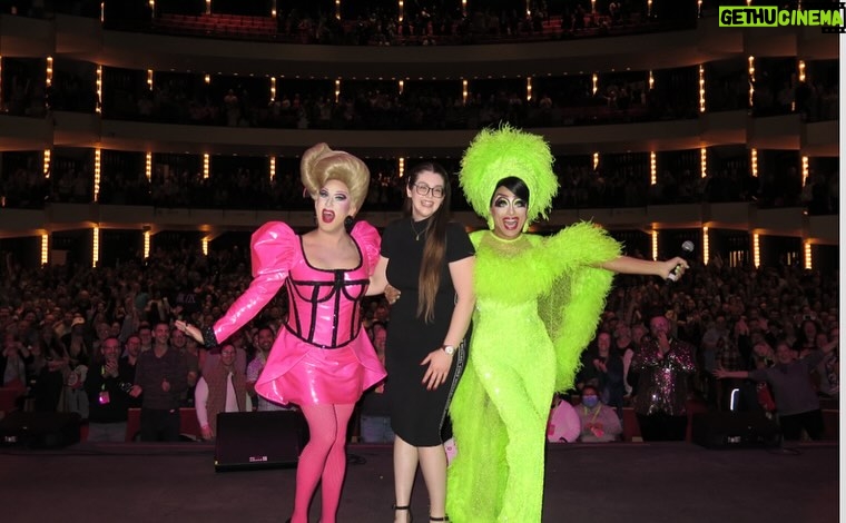 Bianca Del Rio Instagram - THANK YOU ๐ฉท๐๐งก @suttonleeseymour HAMILTON, ONTARIO OTTAWA, ONTARIO MONTREAL, QUEBEC KITCHENER, ONTARIO DETROIT,MICHIGAN DEAD INSIDE WORLD TOUR CONTINUES ๐ฉท๐๐งก