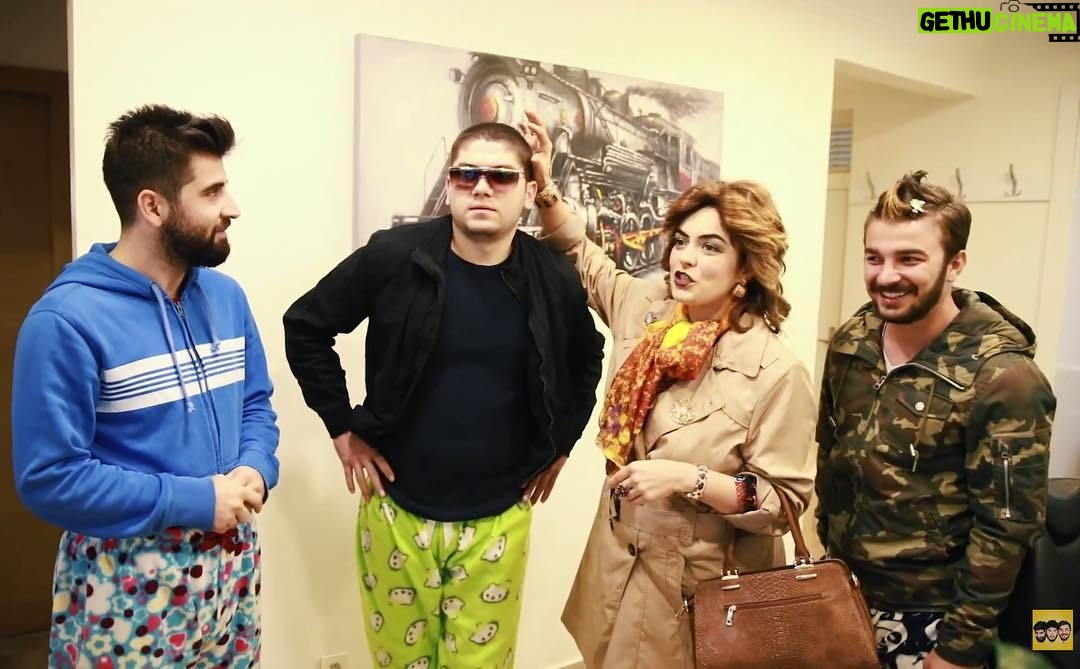 Bilal Hancı Instagram - Kral vezir videosu yayında Maide teyze karakteriyle Ezgi Mola Kral oldu ve Ağzımıza s.... 😂😂😂