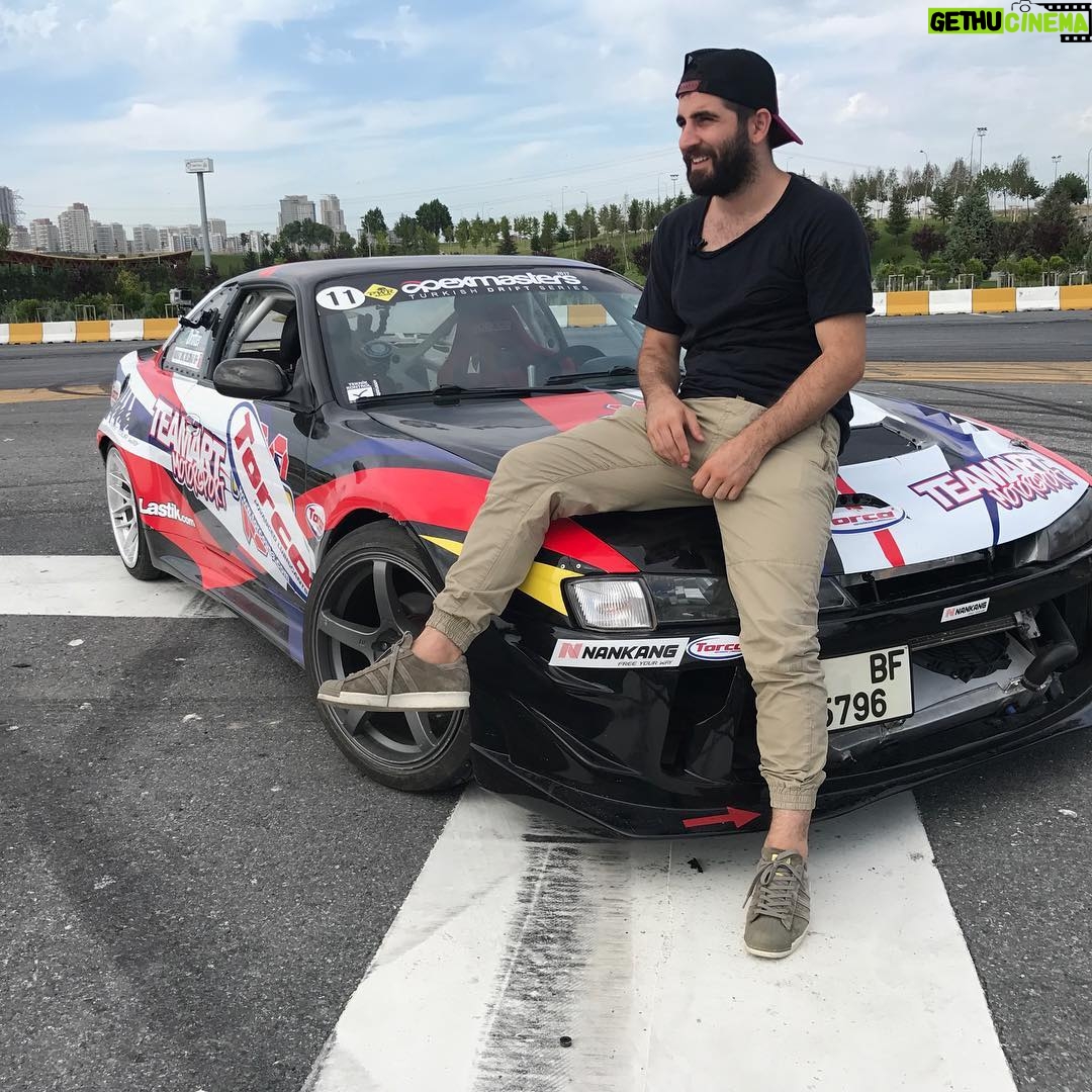 Bilal Hancı Instagram - Azcuk yanladuk Tokyo drift devam serisi ikitelli drift yarın youtubeda 😂