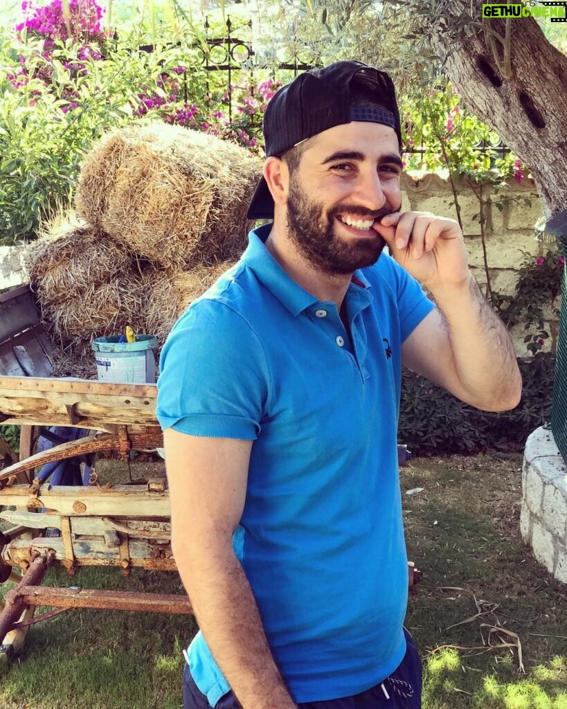 Bilal Hancı Instagram - Şşt tatlı kız mavime bordo olur musun 😳❤️💙 Izmir Cesme Alacati Turkiye