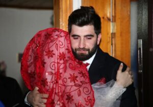 Bilal Hancı Instagram - Ağlamakta en az gülmek kadar keyifli bir eylemdir,ağlayın canınızdan can giderken 😊