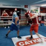 Bilal Hancı Instagram - Hayatımızda ilk defa boks yaptık bu kadar yorucu olacağını bilmezdim hep kırdık birbirimizi 😂 LİNK PROFİLDE katkılarından dolayı osmanlı spor salonuna ve milli boksörümüz @fulasmems teşekkür ederiz :)