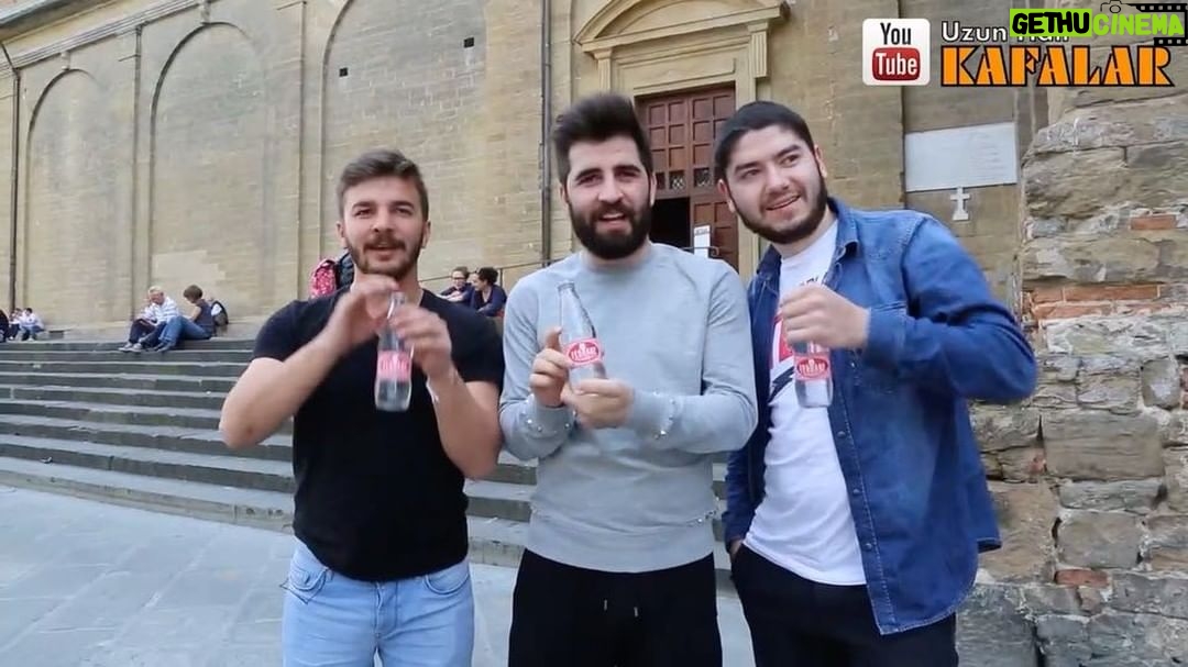 Bilal Hancı Instagram - Türk Gazozuyla İtalyan kızlarını tavladuk (Tavlayamadılar😂) Link Profilde ⬆️ @sirmagrup Florence, Italy