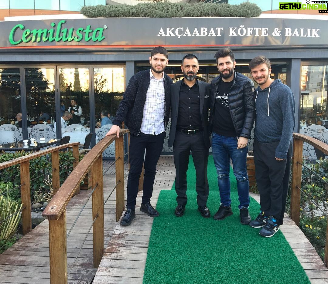 Bilal Hancı Instagram - Bizi krallar gibi ağırlayan Akçabat Köftesinin kralı CemilUsta'ya teşekkürler @cemilustatr Cemilusta Maltepe