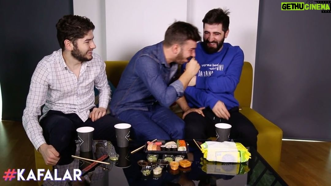 Bilal Hancı Instagram - İlk defa sushi yedik yada yemeye çalıştık link profilde :)
