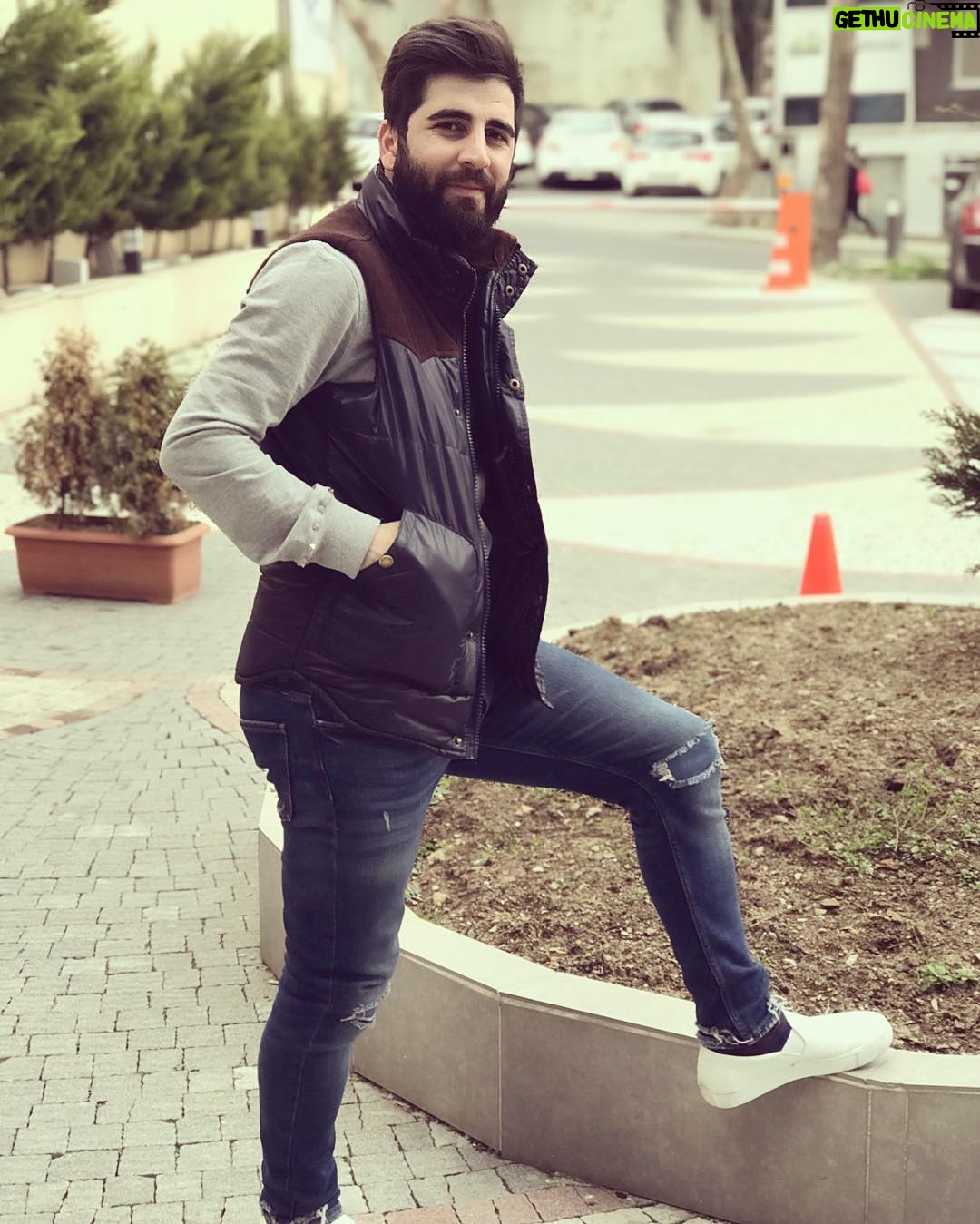 Bilal Hancı Instagram - Yollar gidişime kızlar duruşuma hasta 😂😂😂