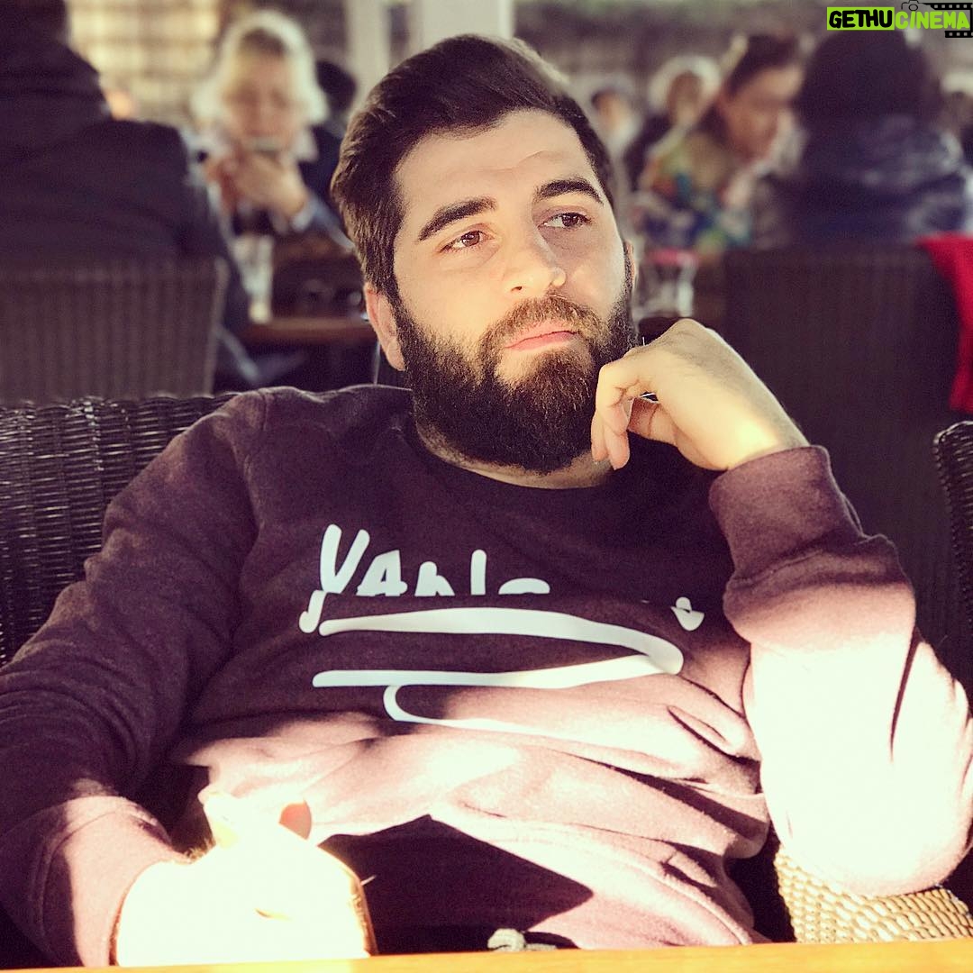 Bilal Hancı Instagram - Hayallerimizi de satmadık ya !