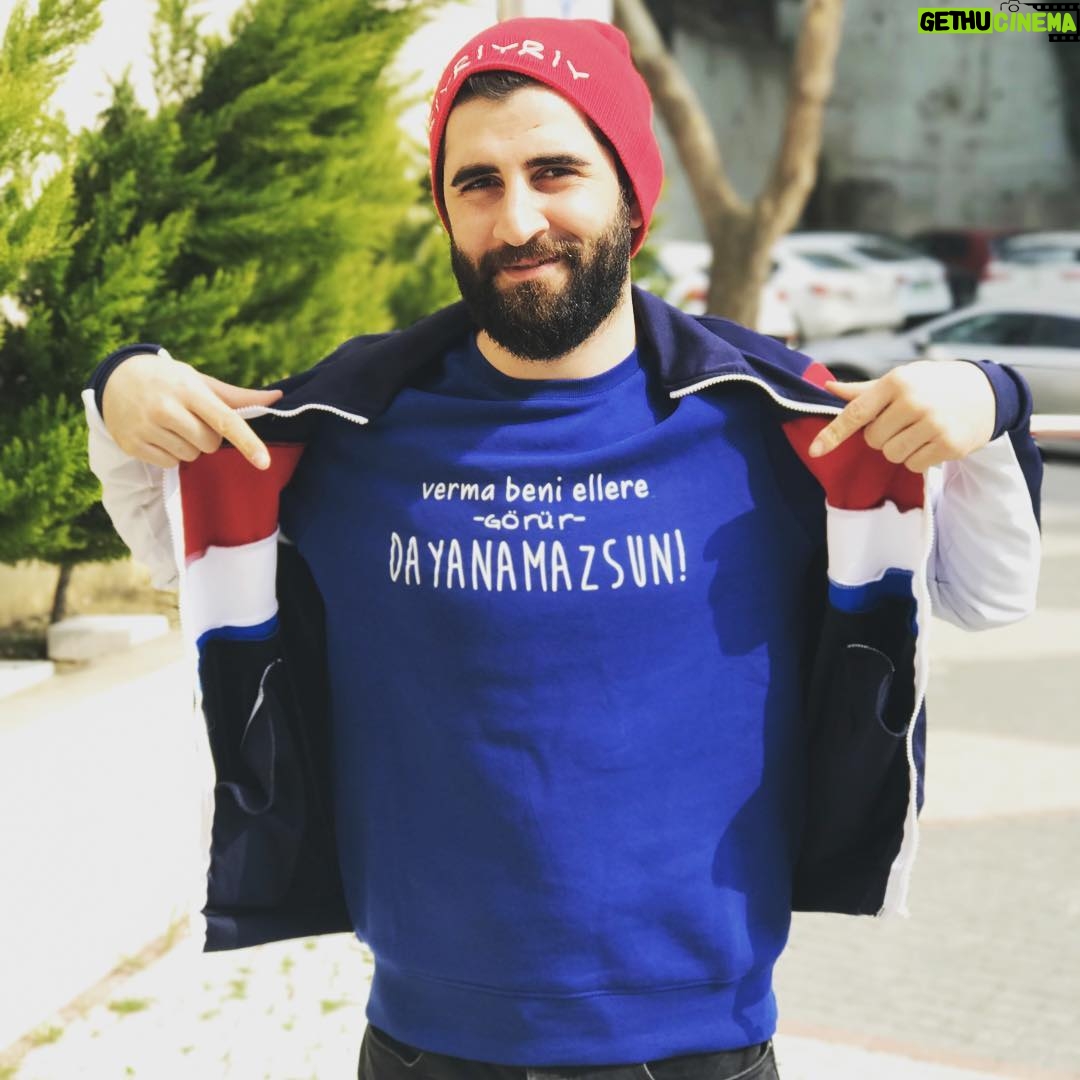 Bilal Hancı Instagram - Renklendirin dünyanızı o zaman kimse sizi karartamaz ❤️💙 sweat soranlar: @cabrigonzalez