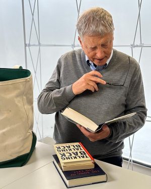 Bill Gates Instagram - What’s in my bag? A lot of books. I love to read anytime (and anywhere) I get the chance. #nationalreadingmonth