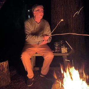 Bill Gates Instagram - As the weather transitions back to its cool, mostly rainy state in Seattle, I’m reflecting on the times I got to spend outside this summer. Here’s to s’more nights like this one.