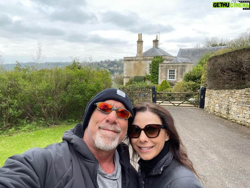 Bill Goldberg Instagram - Last 3 days have been BEYOND awesome…Finally broke away and spent much needed quality time with my unbelievable wife! ❤ 🙏 #love #england #cotswolds #loveofmylife #heaven #vacation #uk #stroud #nailsworth @airbnb 🙏🤘🏻😏