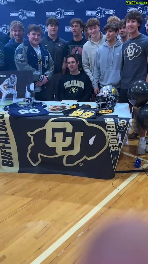Bill Goldberg Instagram - Big day for @goldberg21_99 !!!!!! #gobuffs @cubuffsfootball #nationalsigningday I