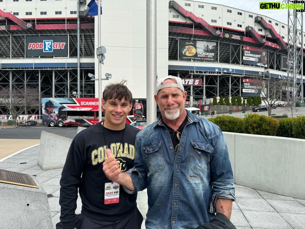 Bill Goldberg Instagram - Great weekend at @itsbristolbaby with my boy @goldberg21_99 …kinda felt like coming home! Great race, great people, great atmosphere and great fans…. what else could you ask for? DRIVER introductions went well and as expected, I ran into a bunch of old friends. 🙏🏻 @chaseelliott9 @bradkeselowski @austindillon3 @ty_dillon and the rest of the drivers, great seeing u boys!!! @justin_danger_nunley BTW I’ll get ya 😉😤 @itsbristolbaby @theesingingbarber great performance 👏 🇺🇸 @cubuffsfootball