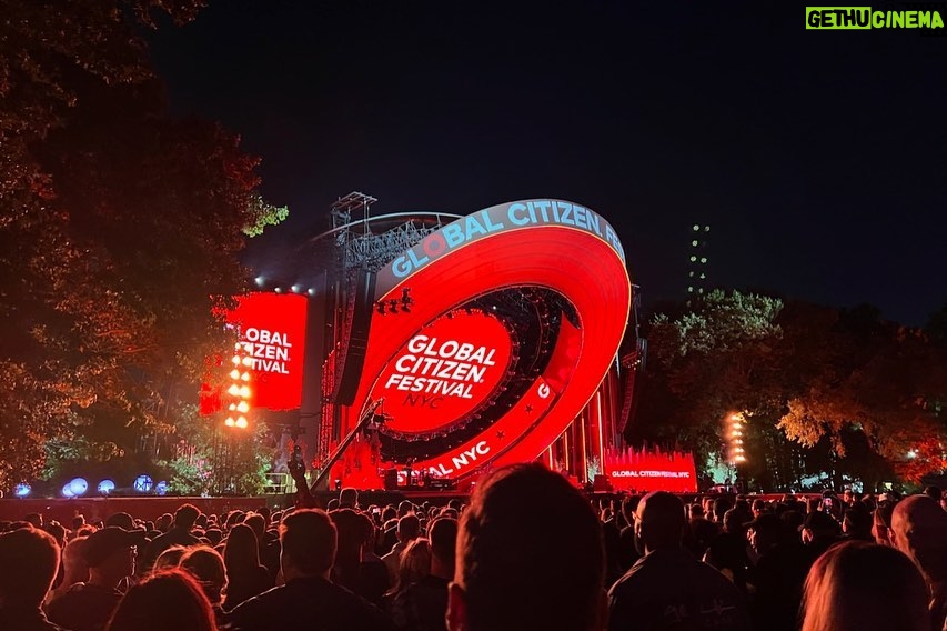 Bill Nye Instagram - Honored to have been back in Central Park last night with @glblctzn for the #GlobalCitizenFestival. Together, we can change the world people! Central Park, New York