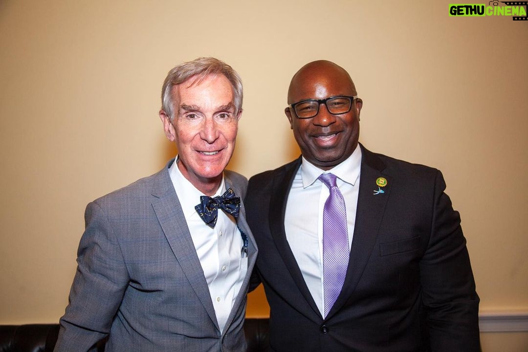 Bill Nye Instagram - Had a great two days on Capitol Hill advocating with my fellow @planetarysociety members for space and planetary science exploration. We met with 21 different offices from both sides of the aisle β People who have political differences β but when it comes to space and planetary exploration, we all come together. Thank you to everyone who took the time to meet with us. Letβs explore the cosmos and change the world! π