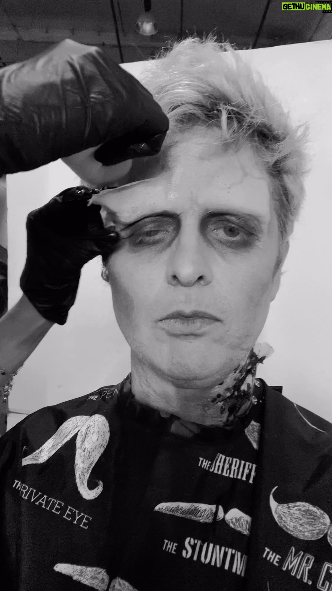 Billie Joe Armstrong - 84.8K Likes - Behind the sneeze #ZomBillie ##ZomBillieJoe