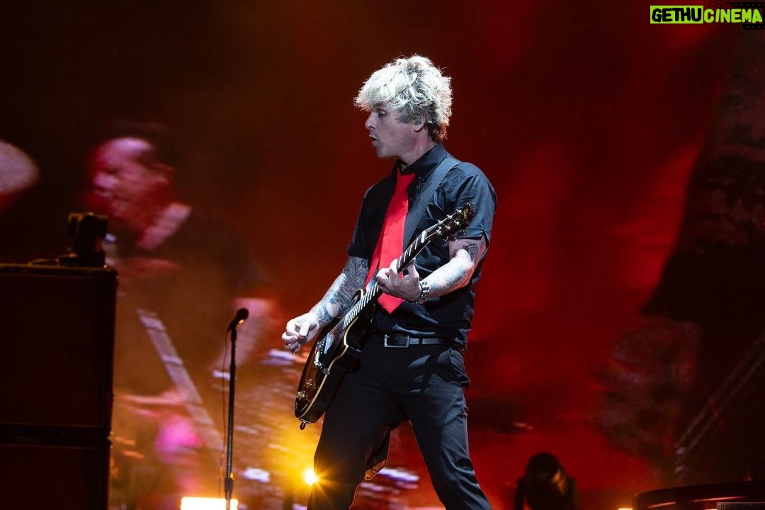 Billie Joe Armstrong - 75.5K Likes - Merci Quebec!!!