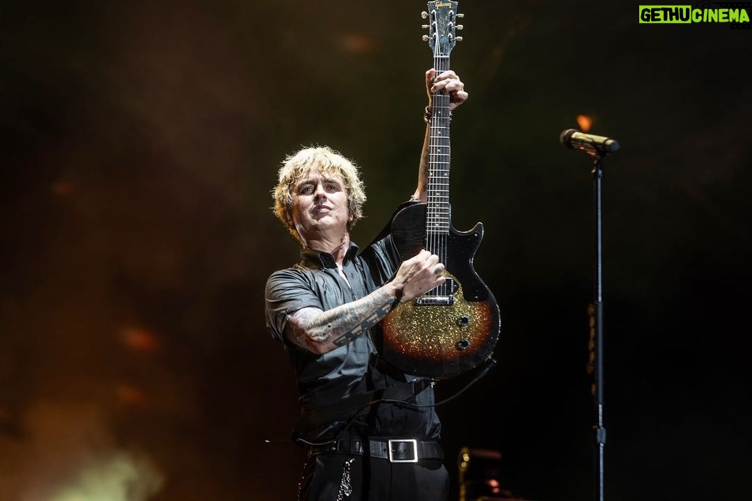 Billie Joe Armstrong - 75.5K Likes - Merci Quebec!!!