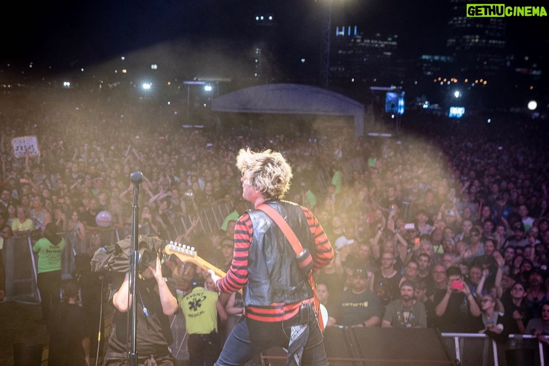 Billie Joe Armstrong Instagram - Milwaukee!! Thanks for the laughs!!